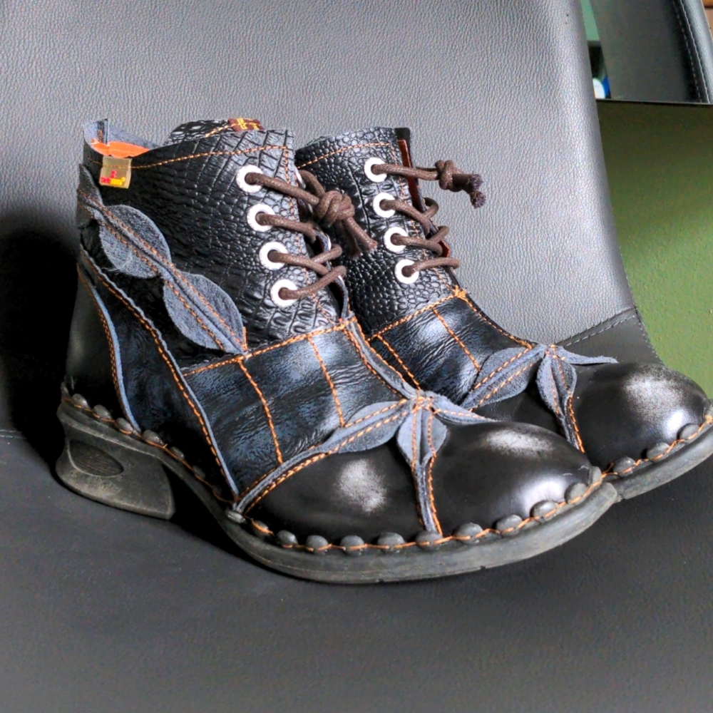 Black Leaf Boots